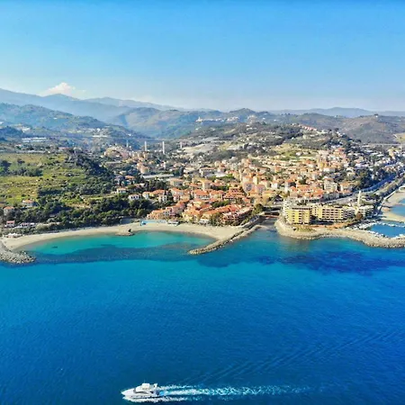 Bianca A Pochi Passi Dal Mare Private Parking Apartment San Lorenzo al Mare
