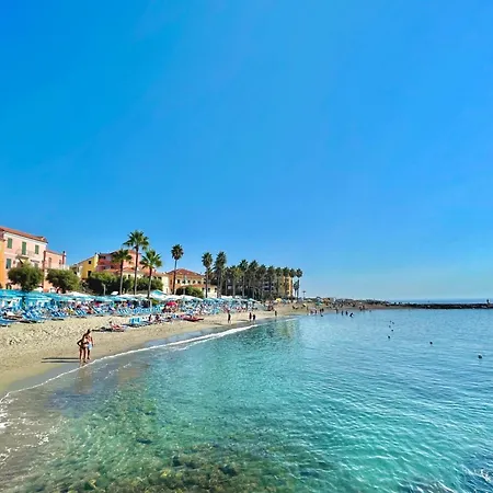 Bianca A Pochi Passi Dal Mare Private Parking