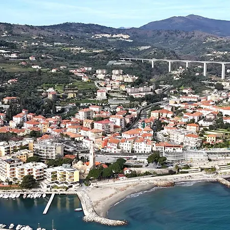Apartment Bianca A Pochi Passi Dal Mare Private Parking San Lorenzo al Mare